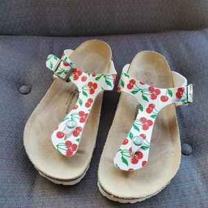 Birkenstock Papillio T-strap thong (cherry print)
